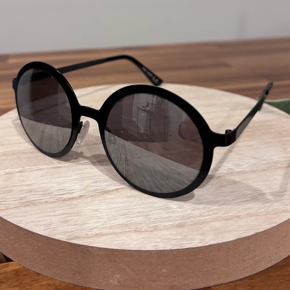 Edgy Black Round Sunglasses- Reflective/Mirrored lens - Picture 3 of 7